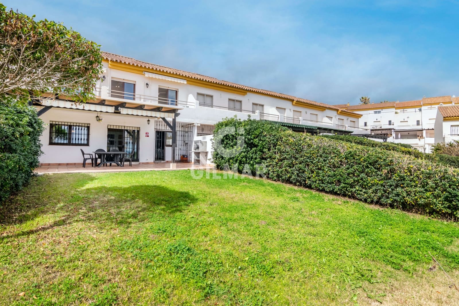 5 soverom Rekkehus til salgs i Manilva med svømmebasseng garasje - € 510 000 (Ref: 9205954)