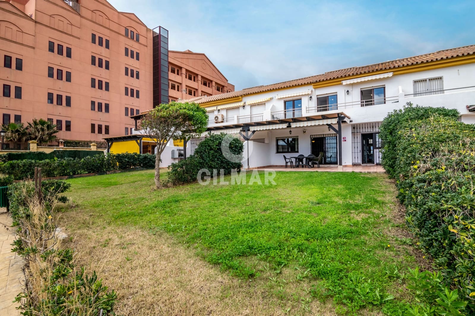 5 soverom Rekkehus til salgs i Manilva med svømmebasseng garasje - € 510 000 (Ref: 9205954)