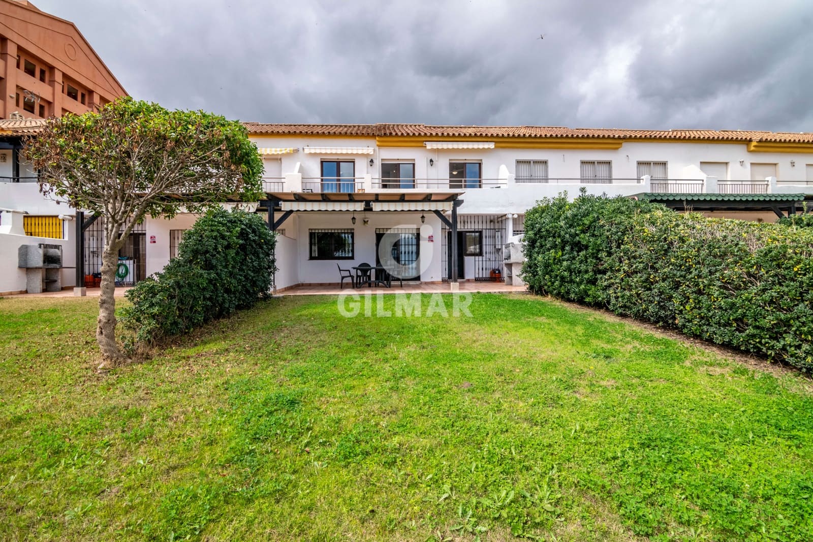 5 soverom Rekkehus til salgs i Manilva med svømmebasseng garasje - € 510 000 (Ref: 9205954)