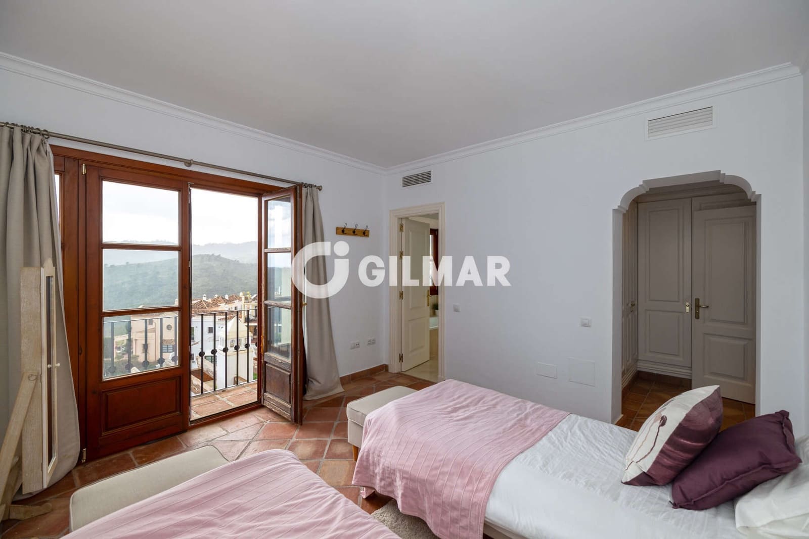 3 bedroom Terraced Villa for sale in Benahavis with pool garage - € 625,000 (Ref: 9205957)