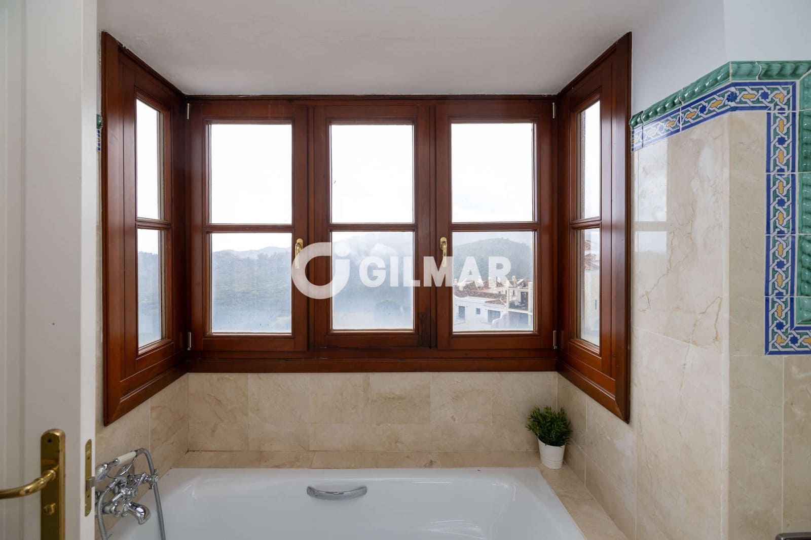 3 bedroom Terraced Villa for sale in Benahavis with pool garage - € 625,000 (Ref: 9205957)
