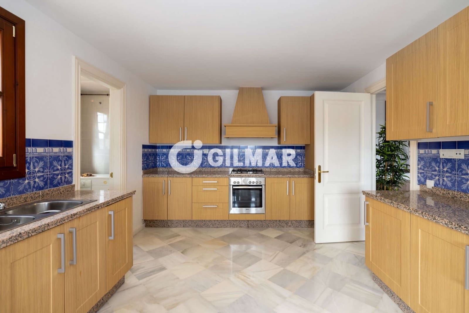 3 bedroom Terraced Villa for sale in Benahavis with pool garage - € 625,000 (Ref: 9205957)