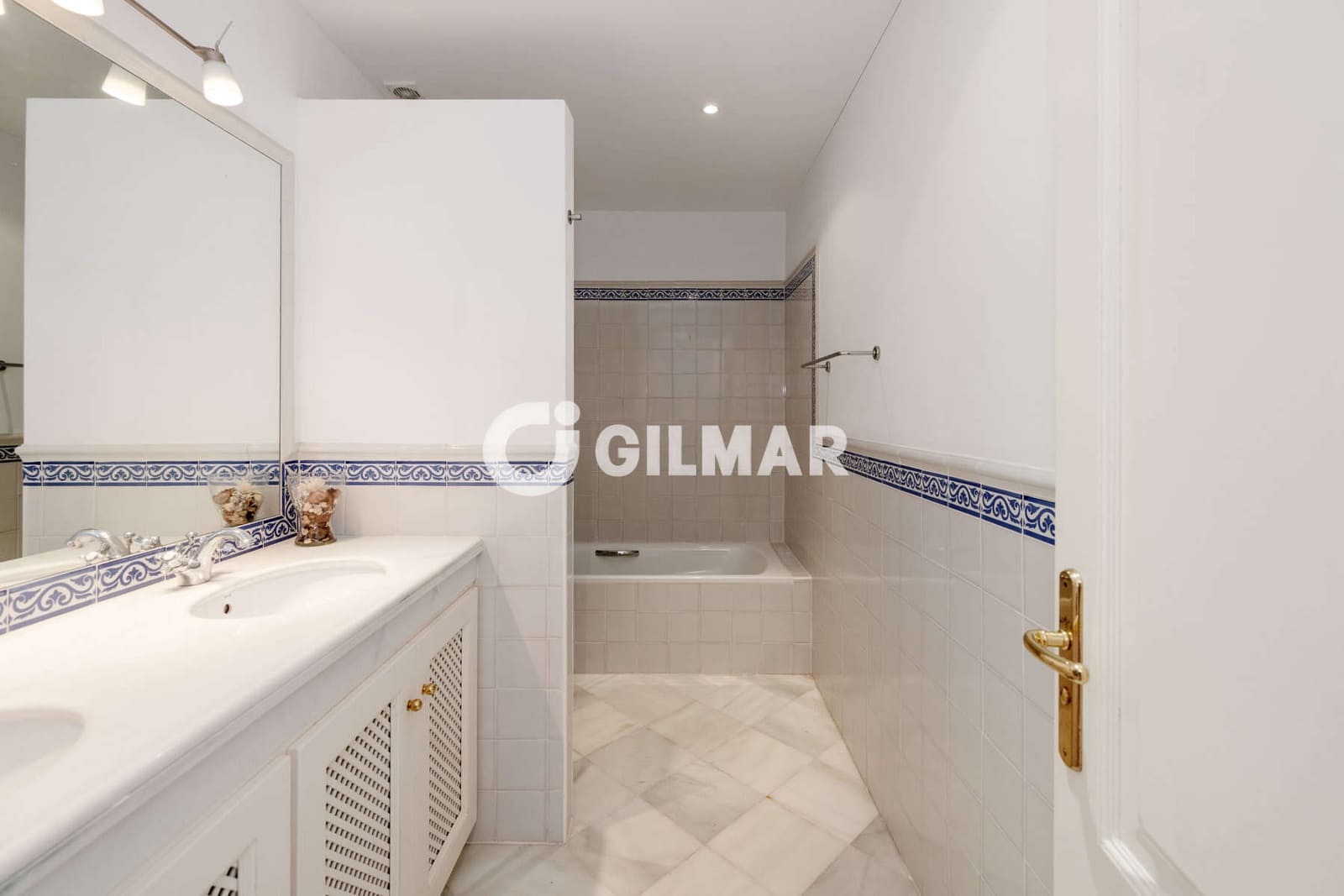 3 bedroom Terraced Villa for sale in Benahavis with pool garage - € 625,000 (Ref: 9205957)