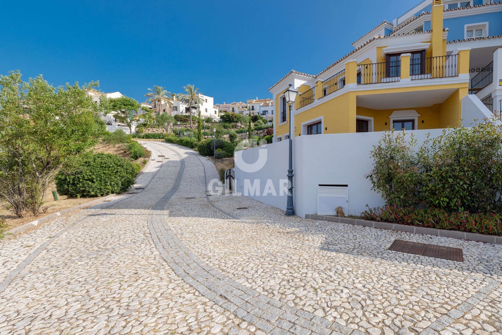 2 soveværelse Rækkehus til salg i Benahavis med swimmingpool - € 595.000 (Ref: 9205958)