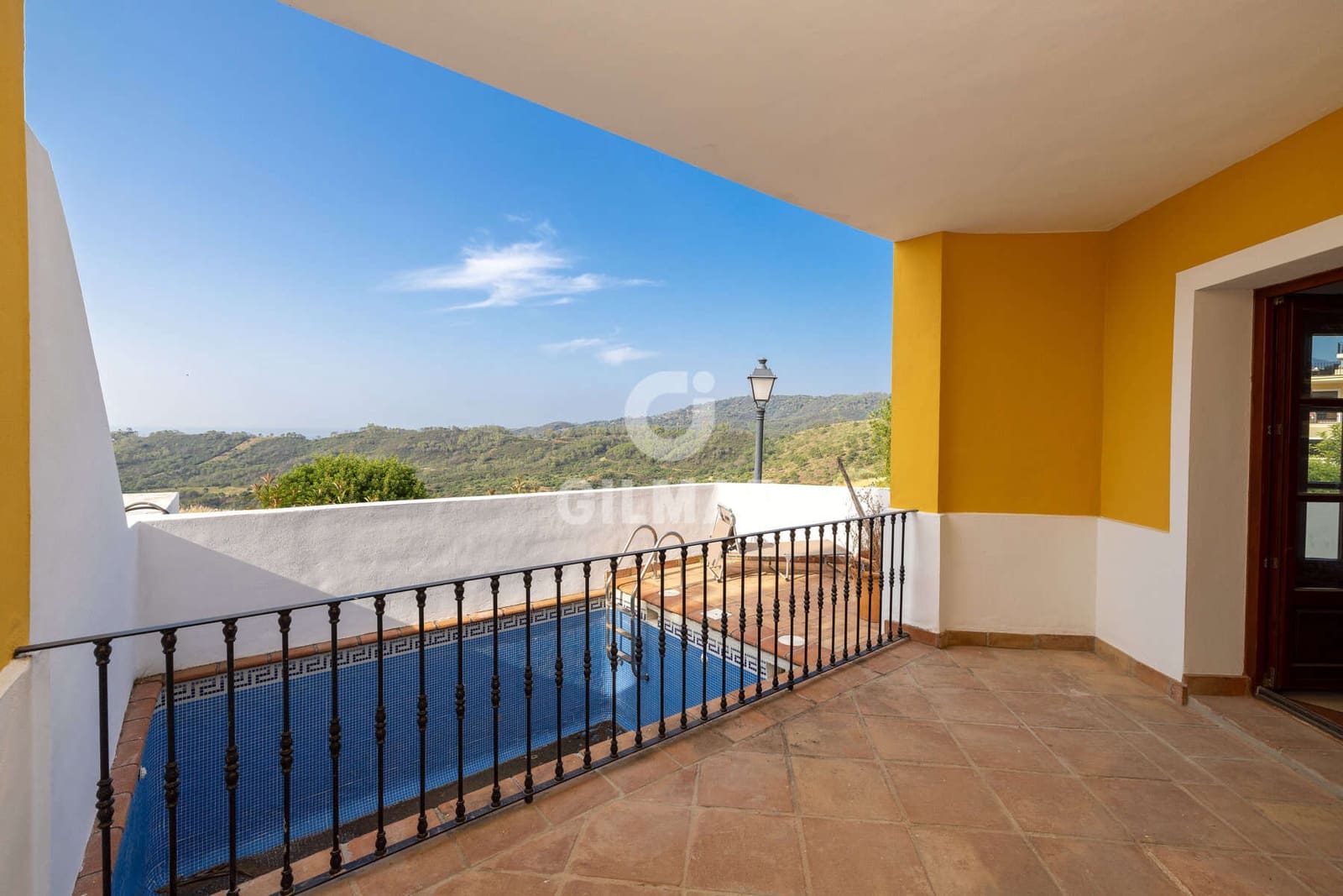 2 soveværelse Rækkehus til salg i Benahavis med swimmingpool - € 595.000 (Ref: 9205958)