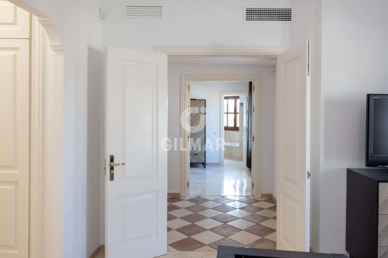 2 soveværelse Rækkehus til salg i Benahavis med swimmingpool - € 595.000 (Ref: 9205958)