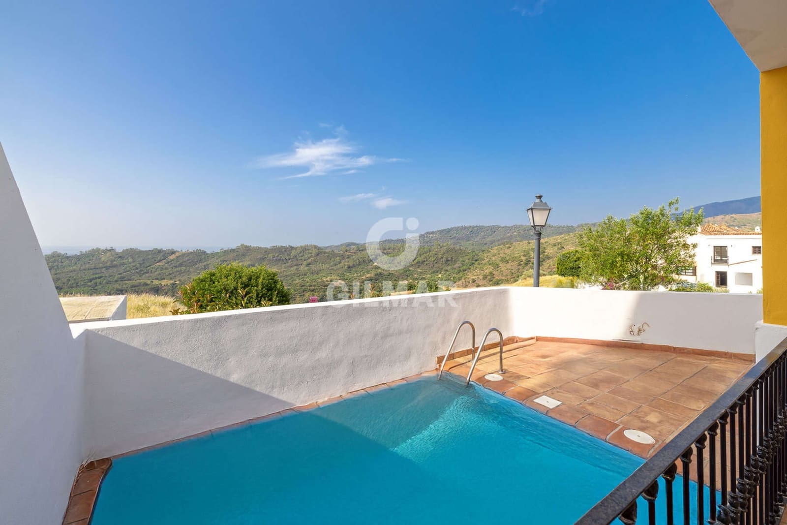 2 soveværelse Rækkehus til salg i Benahavis med swimmingpool - € 595.000 (Ref: 9205958)