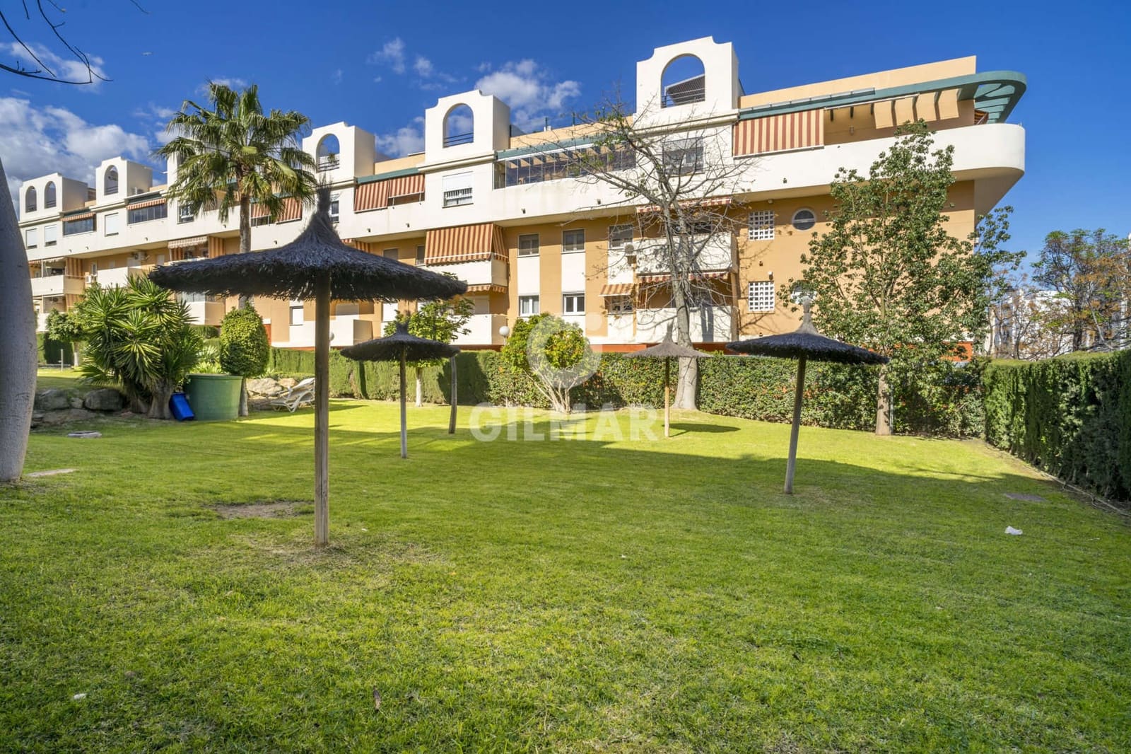 3 bedroom Flat for sale in Estepona with pool - € 405,000 (Ref: 9205960)