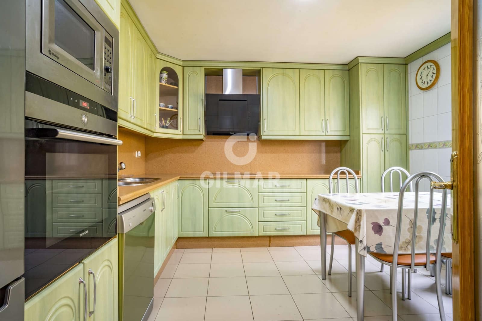 4 soveværelse Semi-Rækkehus til salg i Estepona - € 540.000 (Ref: 9205961)