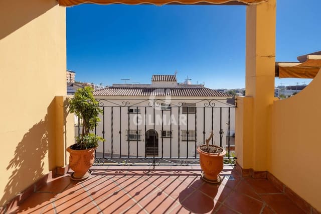 4 soveværelse Semi-Rækkehus til salg i Zona Calvario, Estepona - € 540.000 (Ref: 9205961)