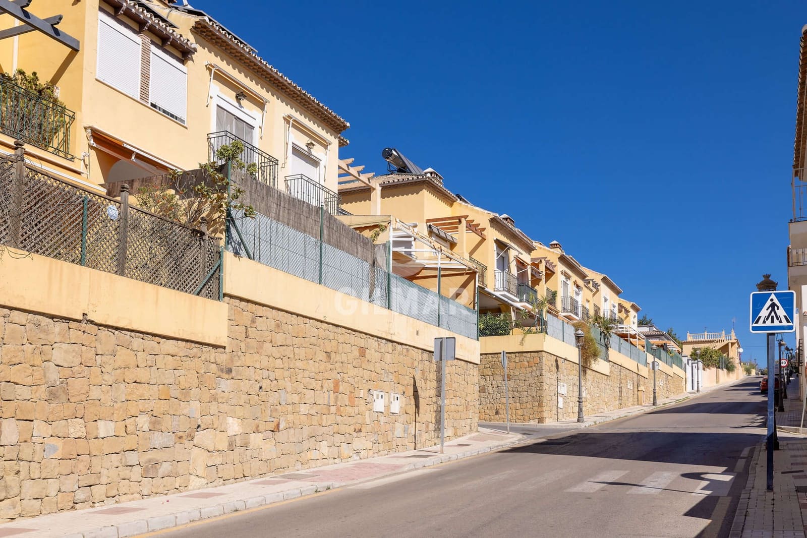 4 soveværelse Semi-Rækkehus til salg i Estepona - € 540.000 (Ref: 9205961)