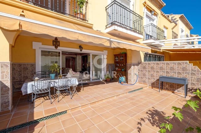 4 soveværelse Semi-Rækkehus til salg i Zona Calvario, Estepona - € 540.000 (Ref: 9205961)