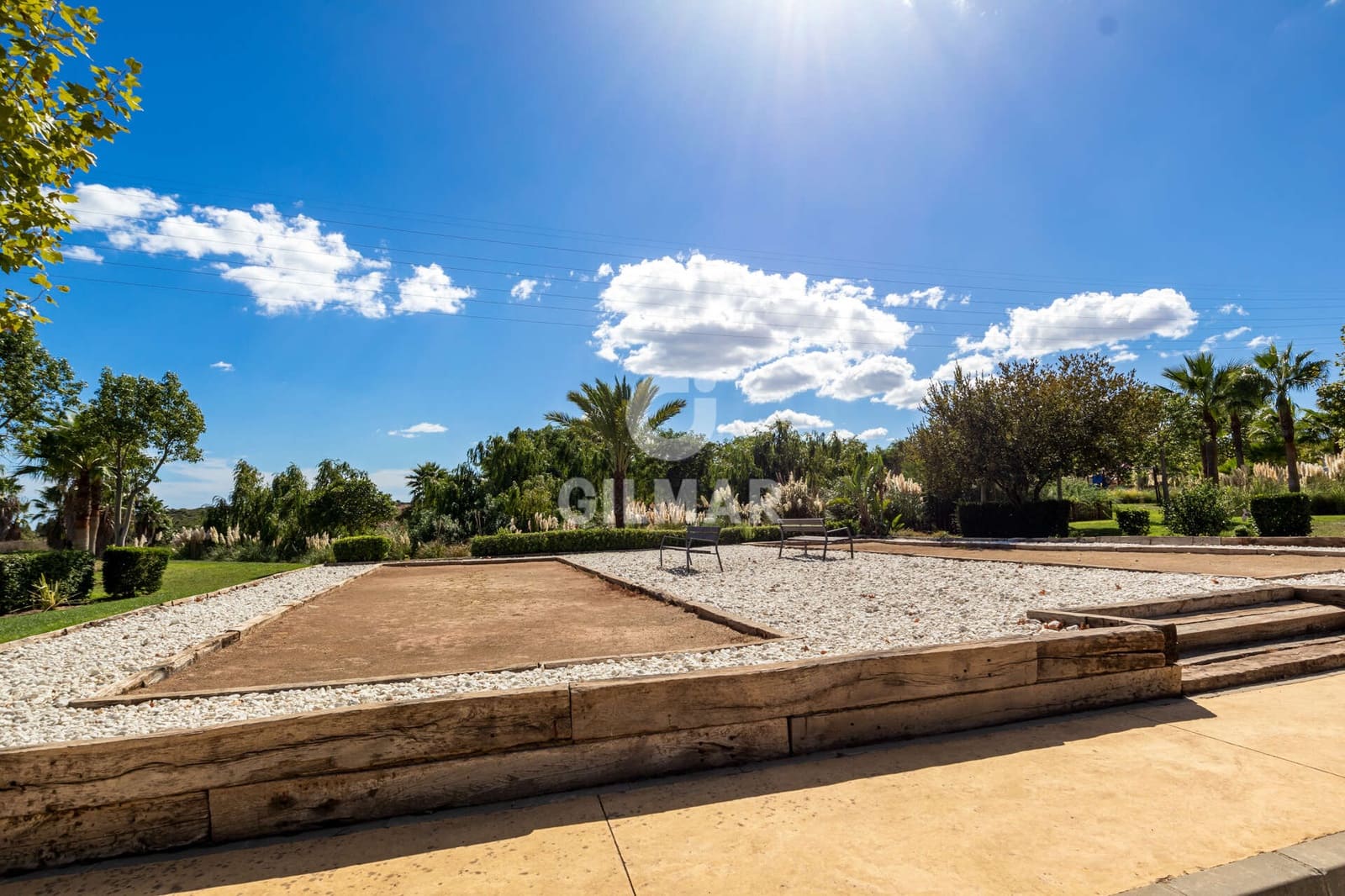 Piso de 2 habitaciones en Casares en venta con piscina garaje - 390.000 € (Ref: 9205963)