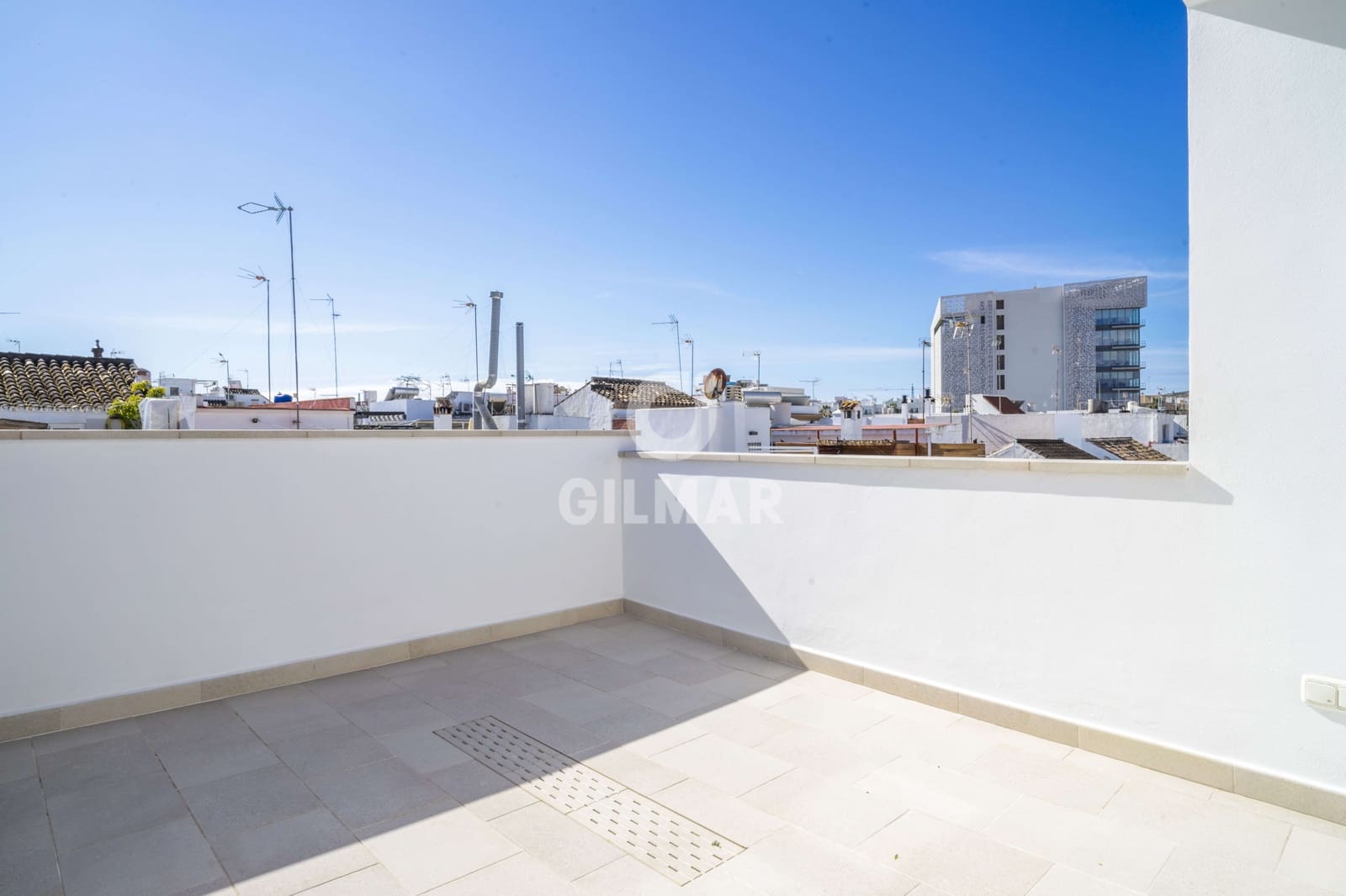 3 soveværelse Rækkehus til salg i Estepona med garage - € 1.400.000 (Ref: 9205966)