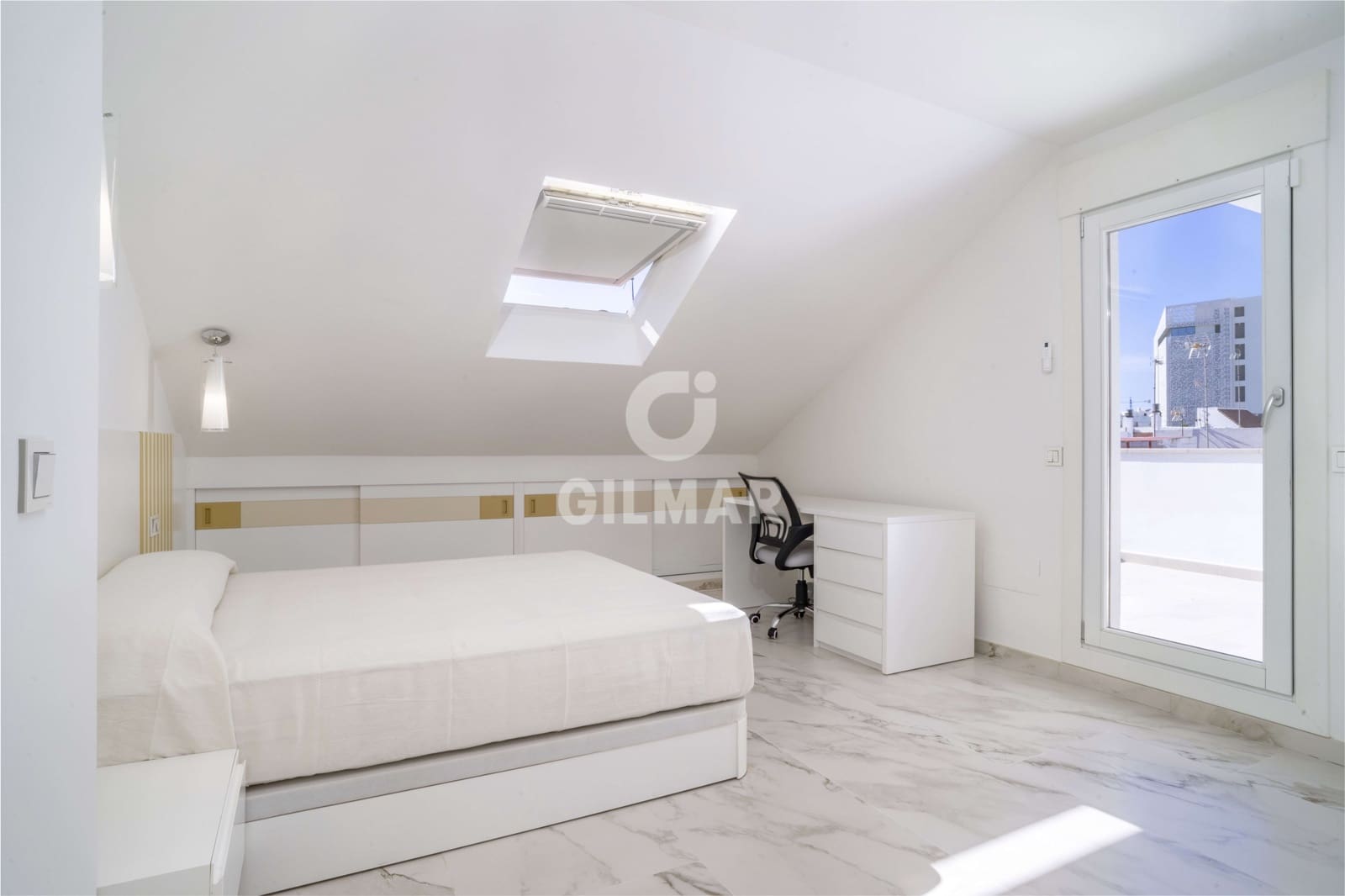 3 soveværelse Rækkehus til salg i Estepona med garage - € 1.400.000 (Ref: 9205966)