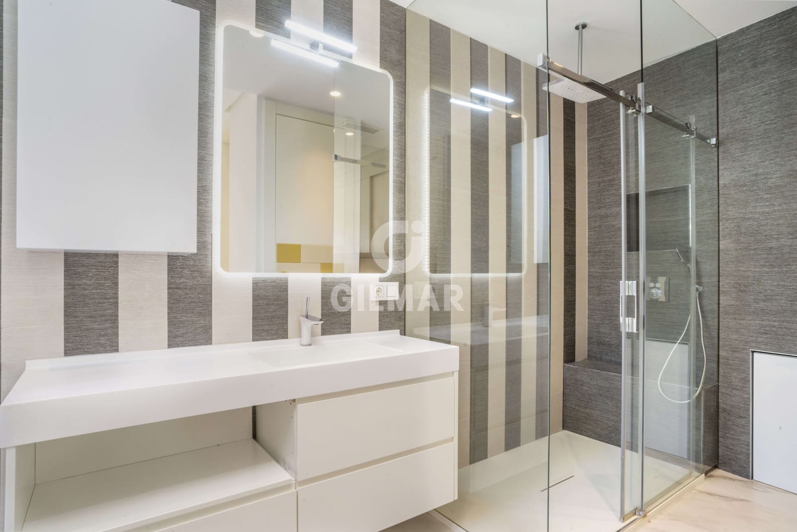 3 soveværelse Rækkehus til salg i Estepona med garage - € 1.400.000 (Ref: 9205966)