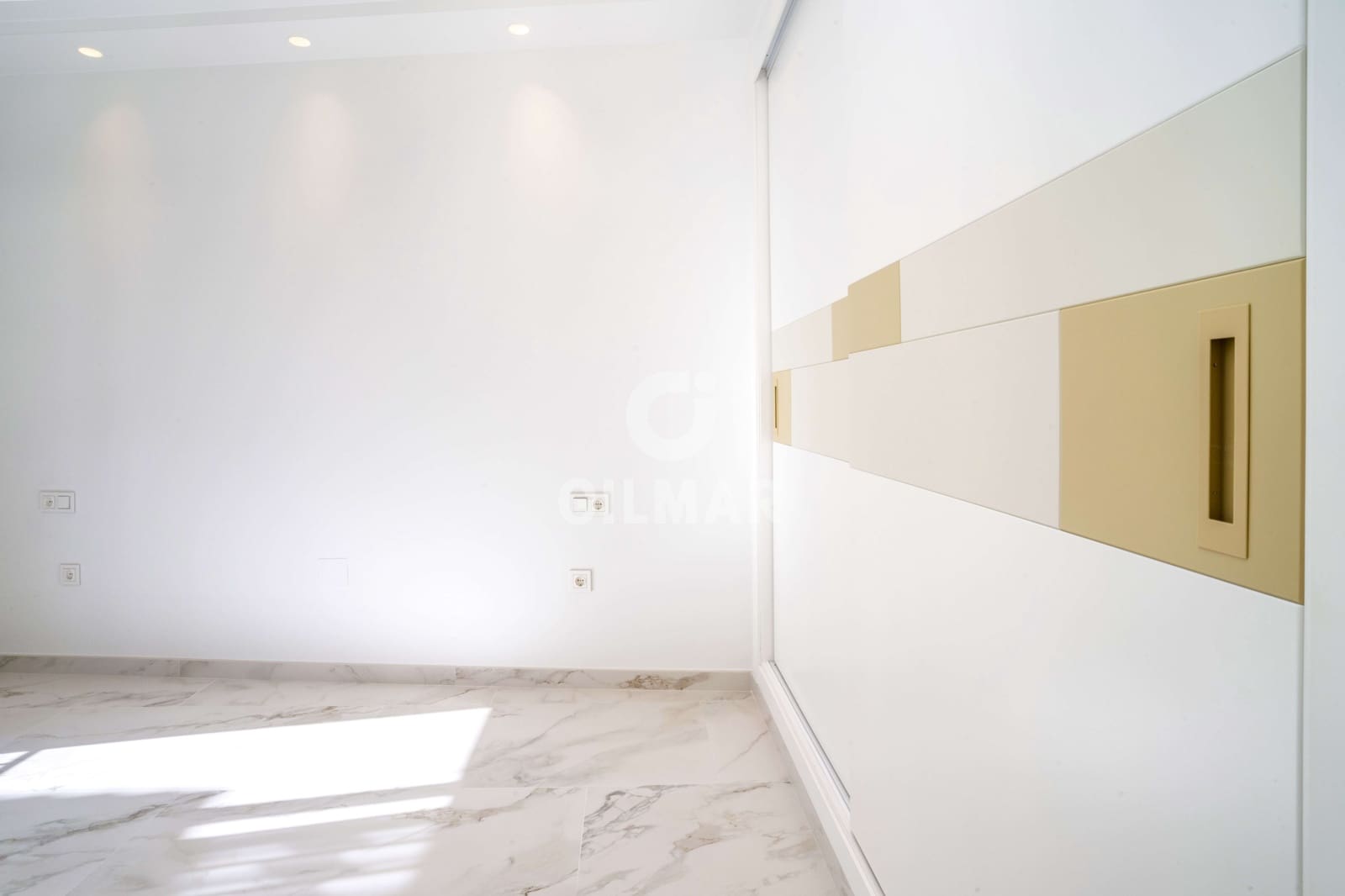 3 soveværelse Rækkehus til salg i Estepona med garage - € 1.400.000 (Ref: 9205966)