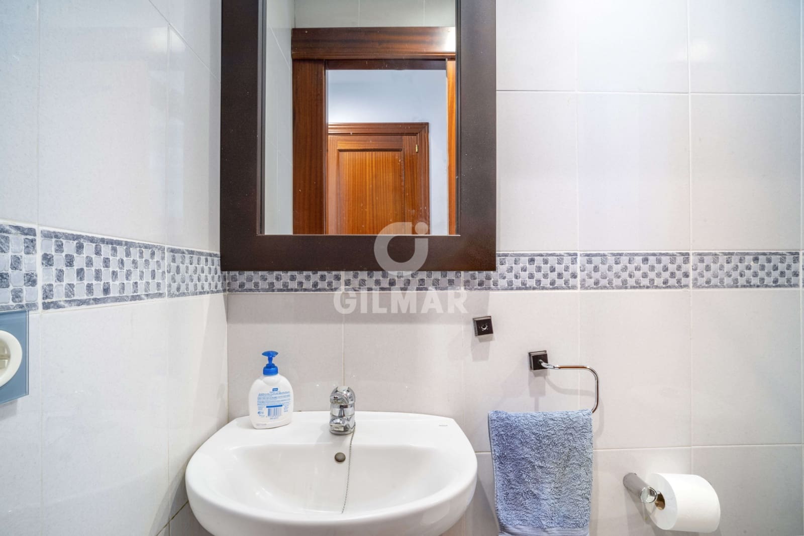 4 soverom Kjedet enebolig til salgs i Estepona med garasje - € 650 000 (Ref: 9205975)