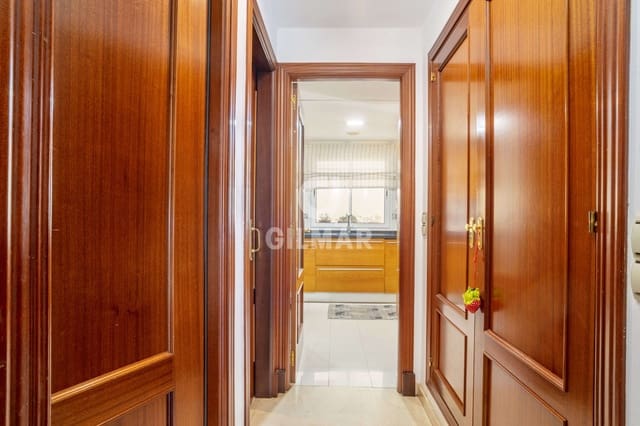 4 soveværelse Semi-Rækkehus til salg i Zona Calvario, Estepona med garage - € 650.000 (Ref: 9205975)