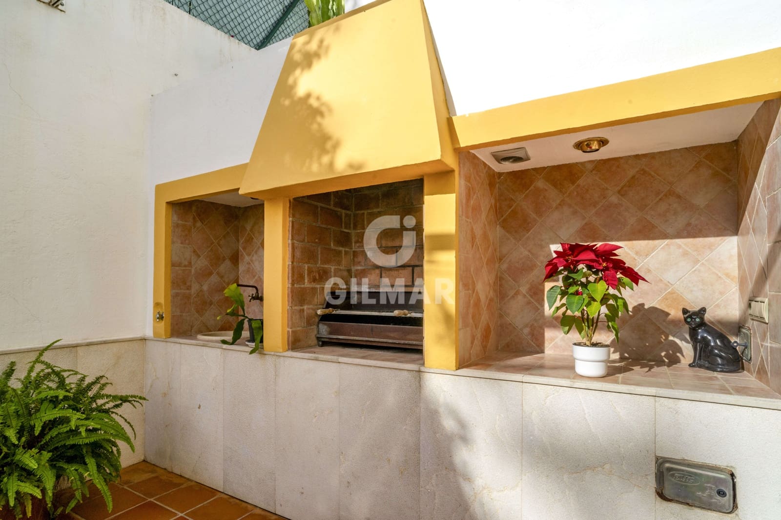 4 soverom Kjedet enebolig til salgs i Estepona med garasje - € 650 000 (Ref: 9205975)