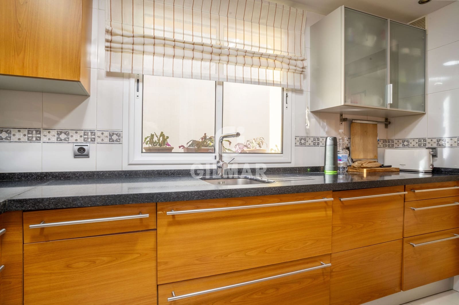 4 soverom Kjedet enebolig til salgs i Estepona med garasje - € 650 000 (Ref: 9205975)