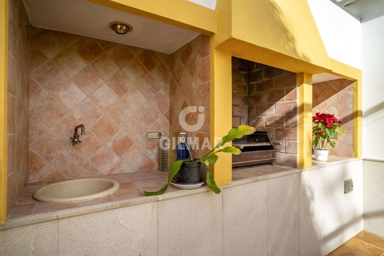 4 soverom Kjedet enebolig til salgs i Estepona med garasje - € 650 000 (Ref: 9205975)