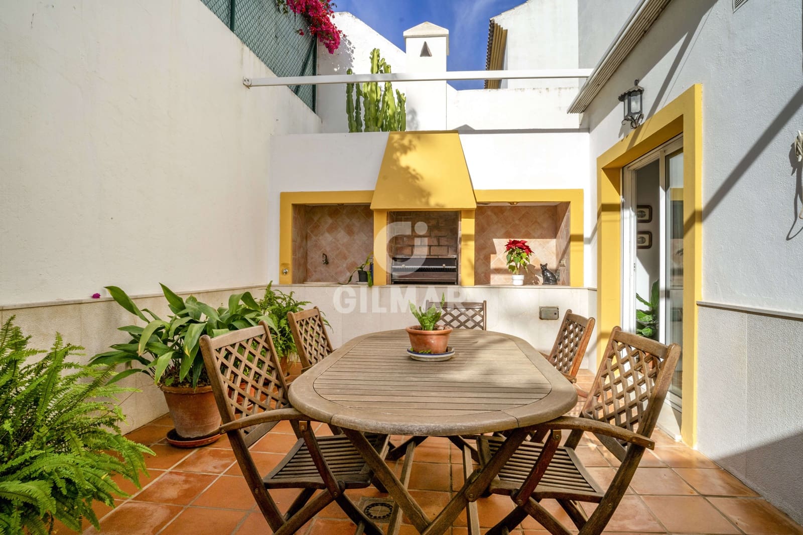 4 soverom Kjedet enebolig til salgs i Estepona med garasje - € 650 000 (Ref: 9205975)