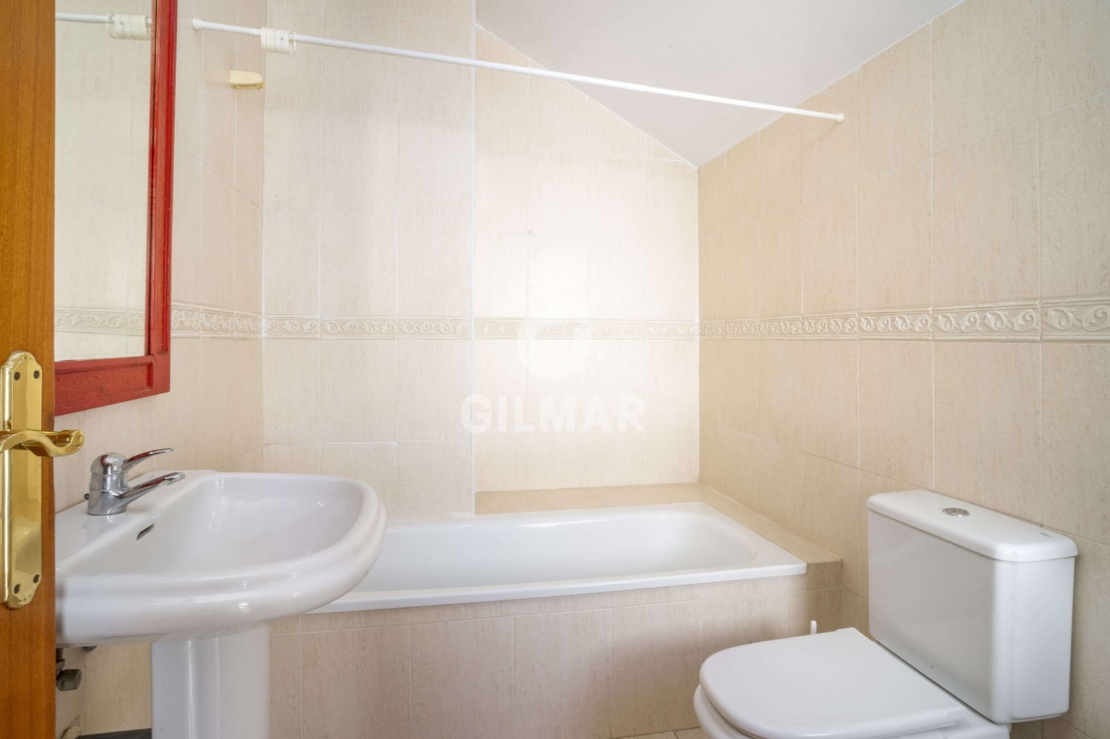 4 soverom Kjedet enebolig til salgs i Estepona med garasje - € 650 000 (Ref: 9205975)