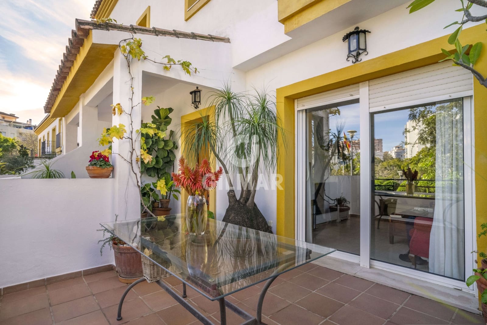 4 soverom Kjedet enebolig til salgs i Estepona med garasje - € 650 000 (Ref: 9205975)