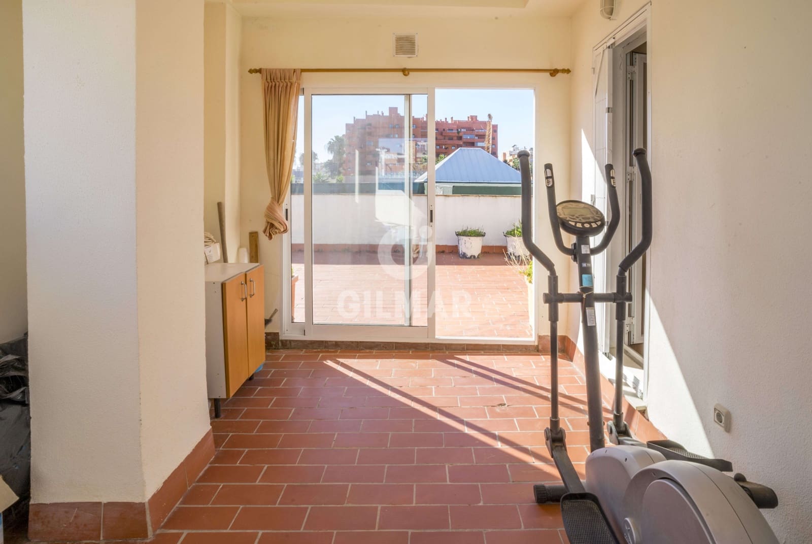 3 sypialnia Penthouse na sprzedaż w Estepona z garażem - 565 000 € (Ref: 9205976)