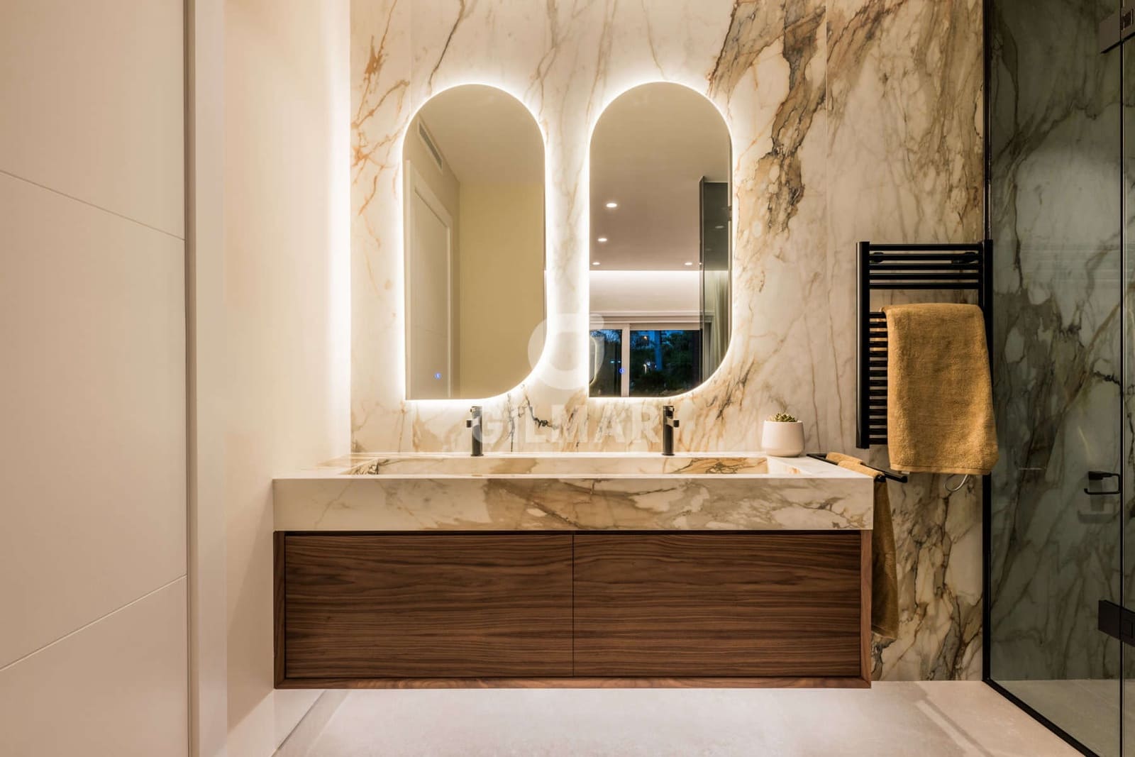 3 camera da letto Appartamento in vendita in New Golden Mile con piscina garage - 1.825.000 € (Rif: 9205977)