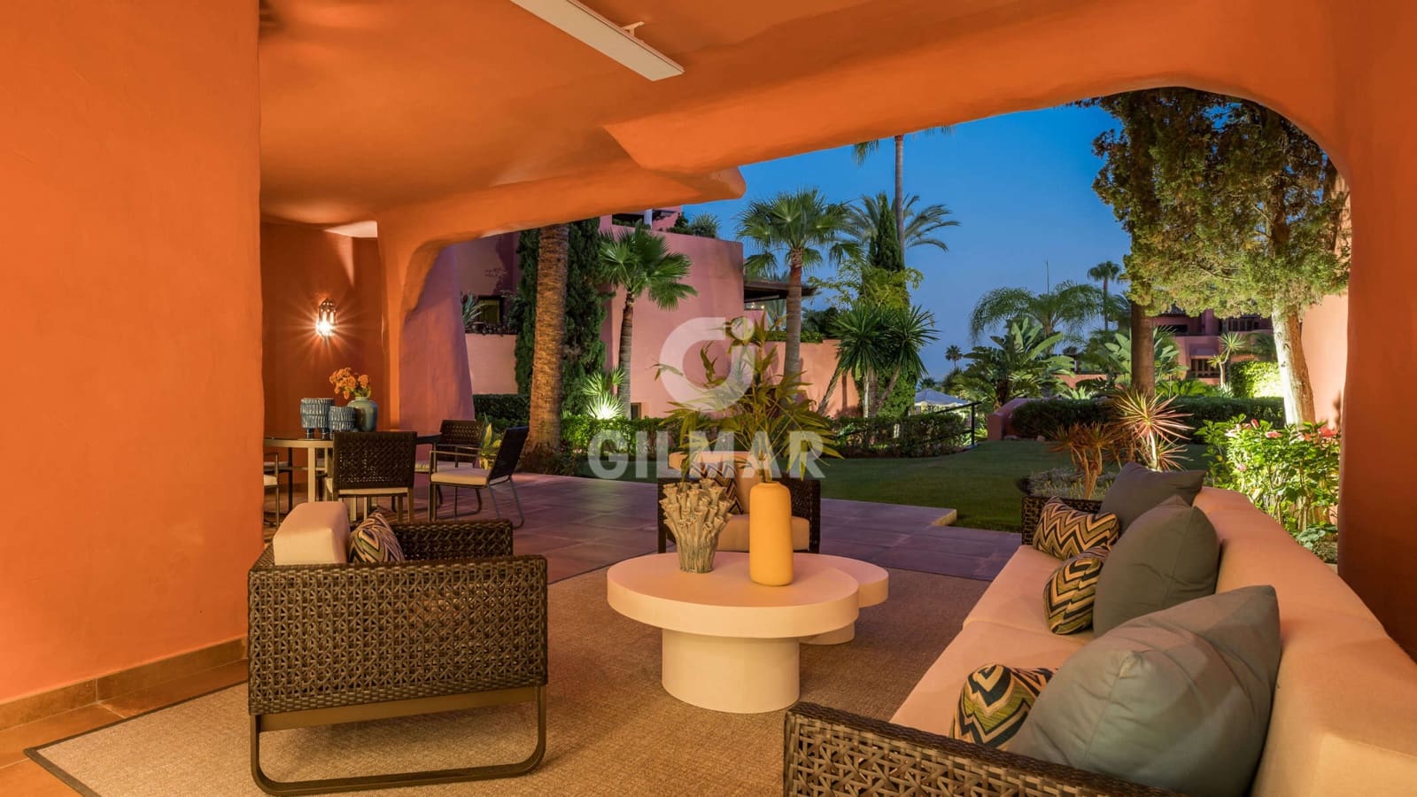 3 camera da letto Appartamento in vendita in New Golden Mile con piscina garage - 1.825.000 € (Rif: 9205977)