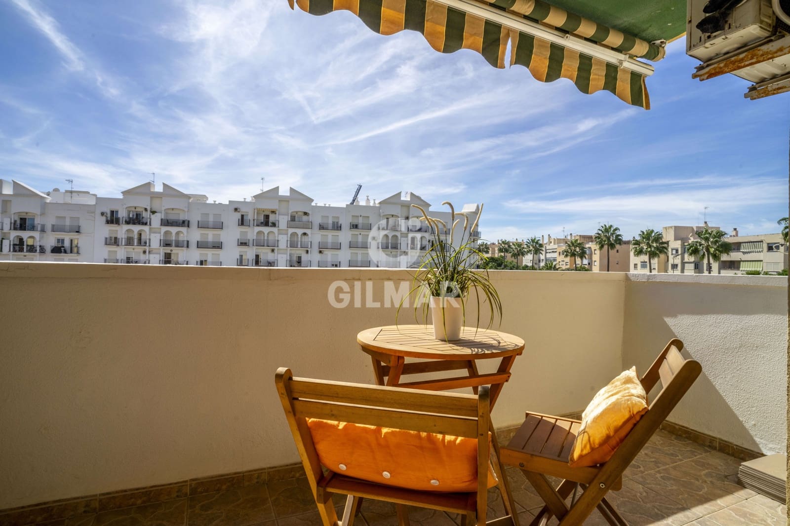 Piso de 3 habitaciones en Estepona en venta - 450.000 € (Ref: 9205981)