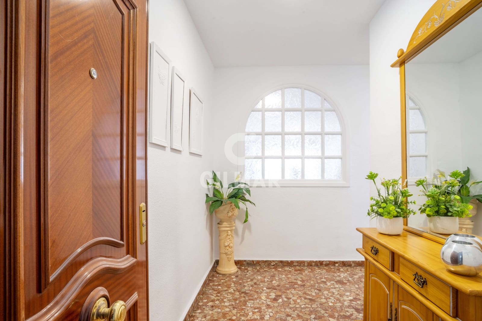 Piso de 3 habitaciones en Estepona en venta - 450.000 € (Ref: 9205981)