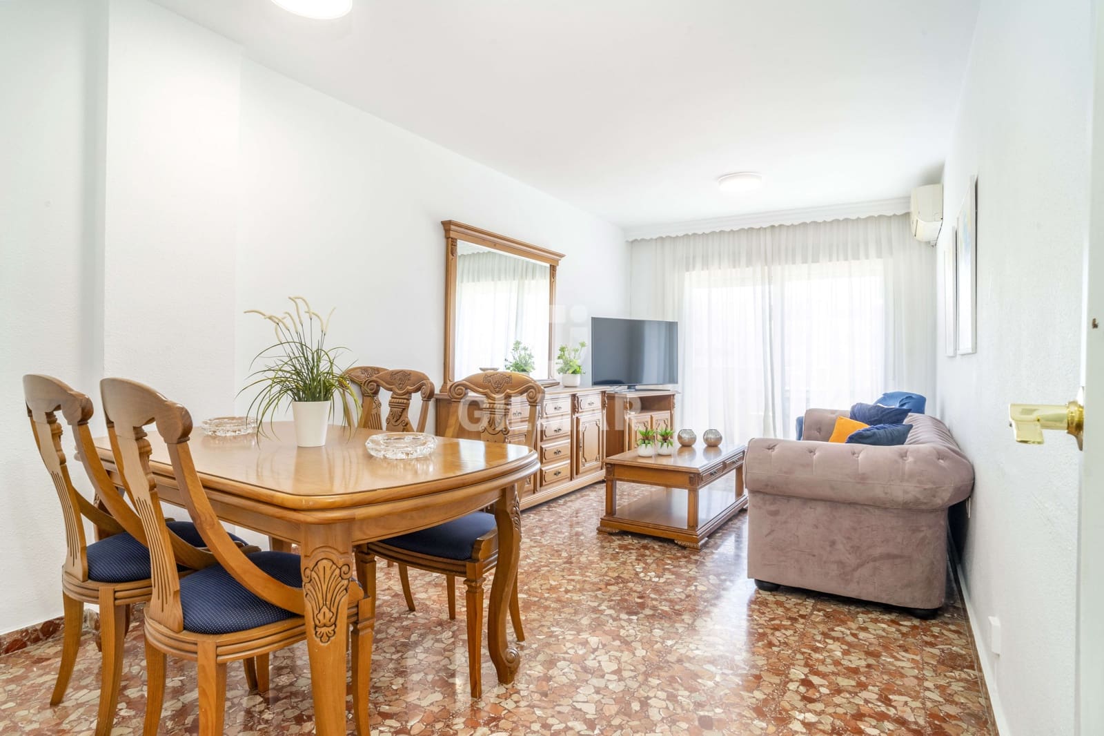 Piso de 3 habitaciones en Estepona en venta - 450.000 € (Ref: 9205981)