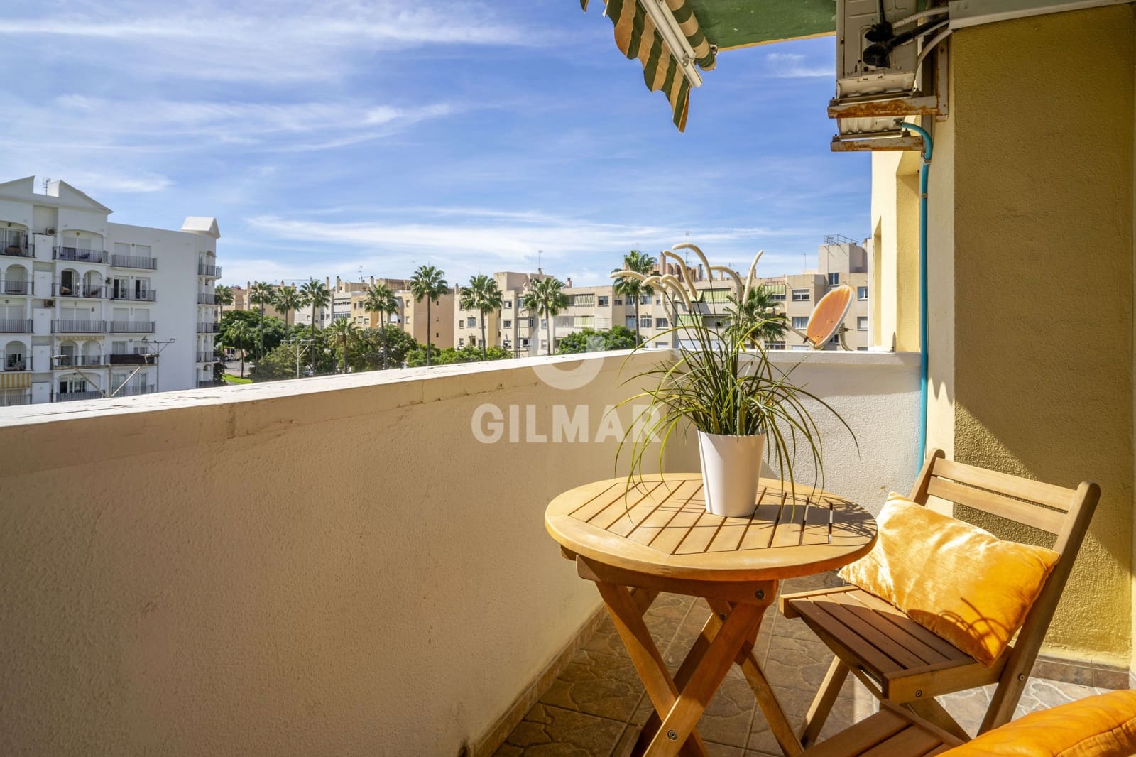 Piso de 3 habitaciones en Estepona en venta - 450.000 € (Ref: 9205981)