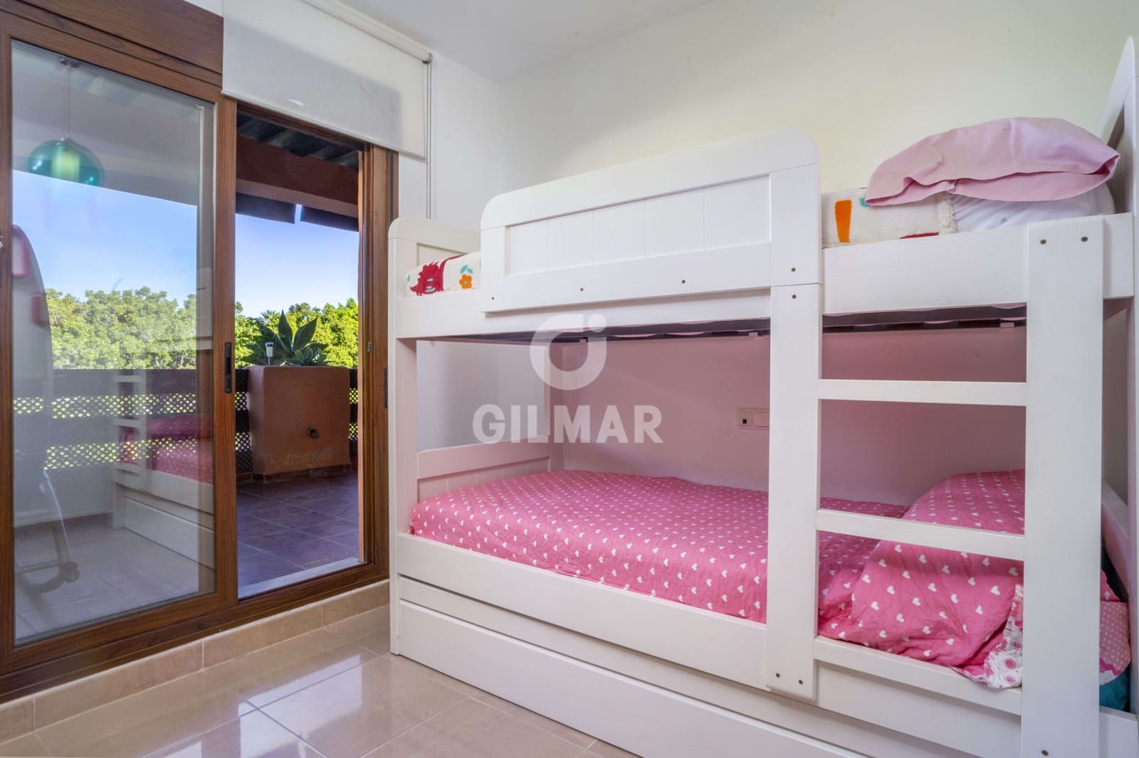 2 soverom Penthouse til salgs i Estepona med svømmebasseng garasje - € 525 000 (Ref: 9205982)