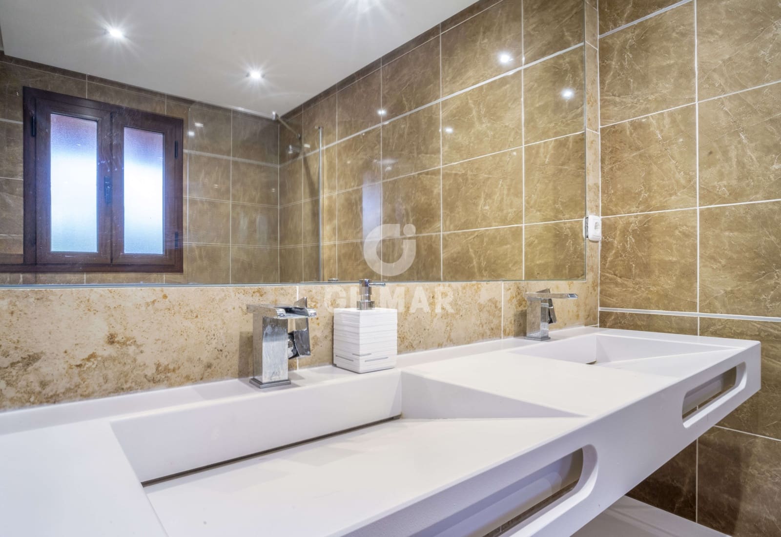 2 soverom Penthouse til salgs i Estepona med svømmebasseng garasje - € 525 000 (Ref: 9205982)