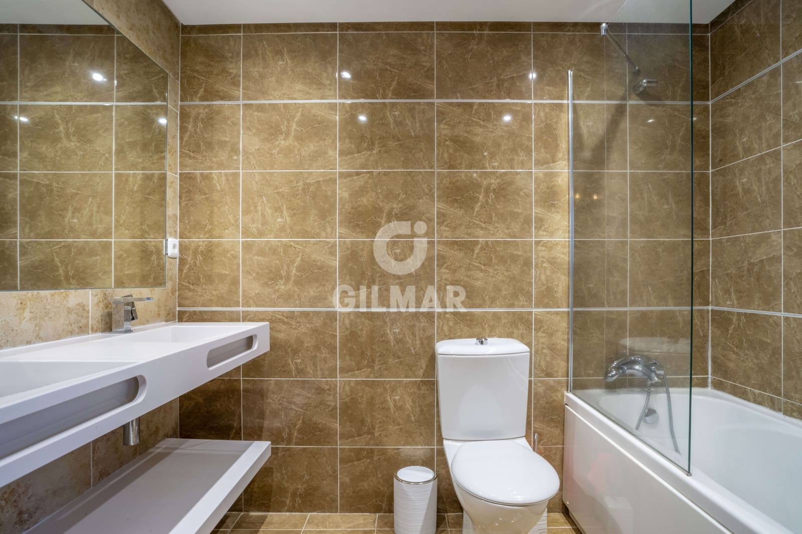 2 soverom Penthouse til salgs i Estepona med svømmebasseng garasje - € 525 000 (Ref: 9205982)