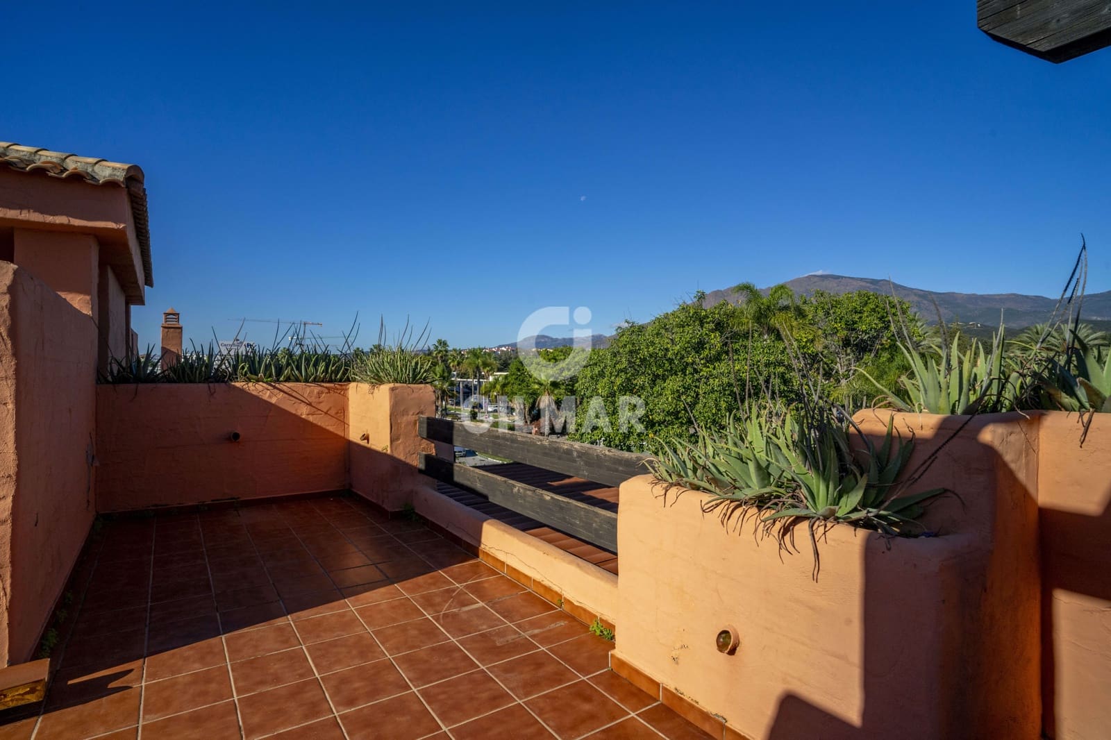 2 soverom Penthouse til salgs i Estepona med svømmebasseng garasje - € 525 000 (Ref: 9205982)