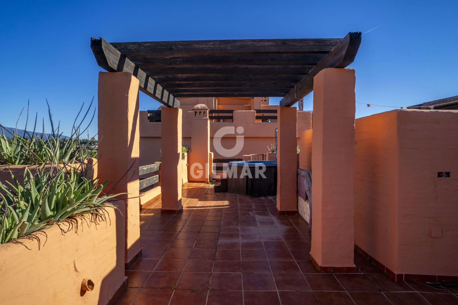 2 soverom Penthouse til salgs i Estepona med svømmebasseng garasje - € 525 000 (Ref: 9205982)