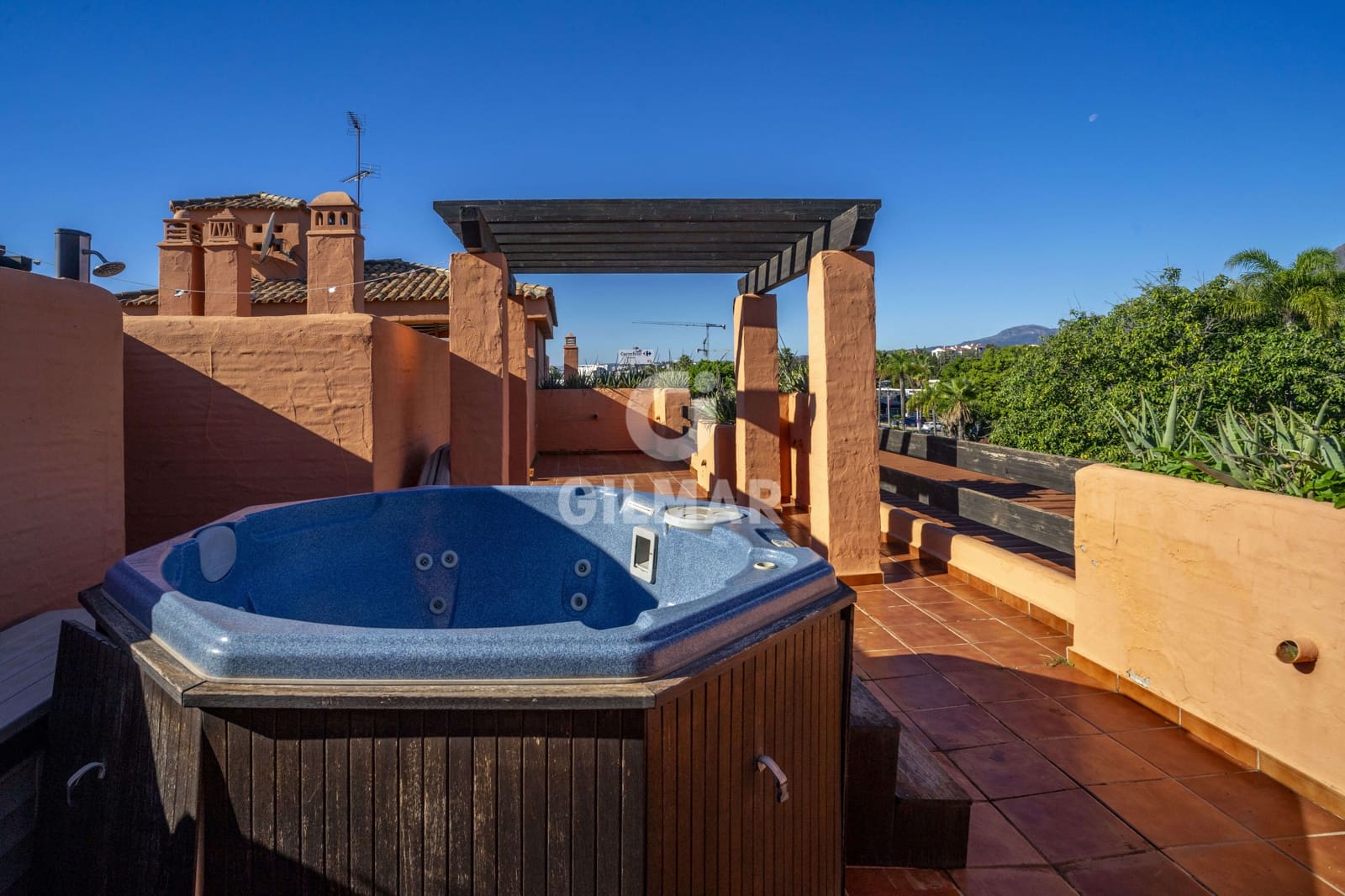 2 soverom Penthouse til salgs i Estepona med svømmebasseng garasje - € 525 000 (Ref: 9205982)