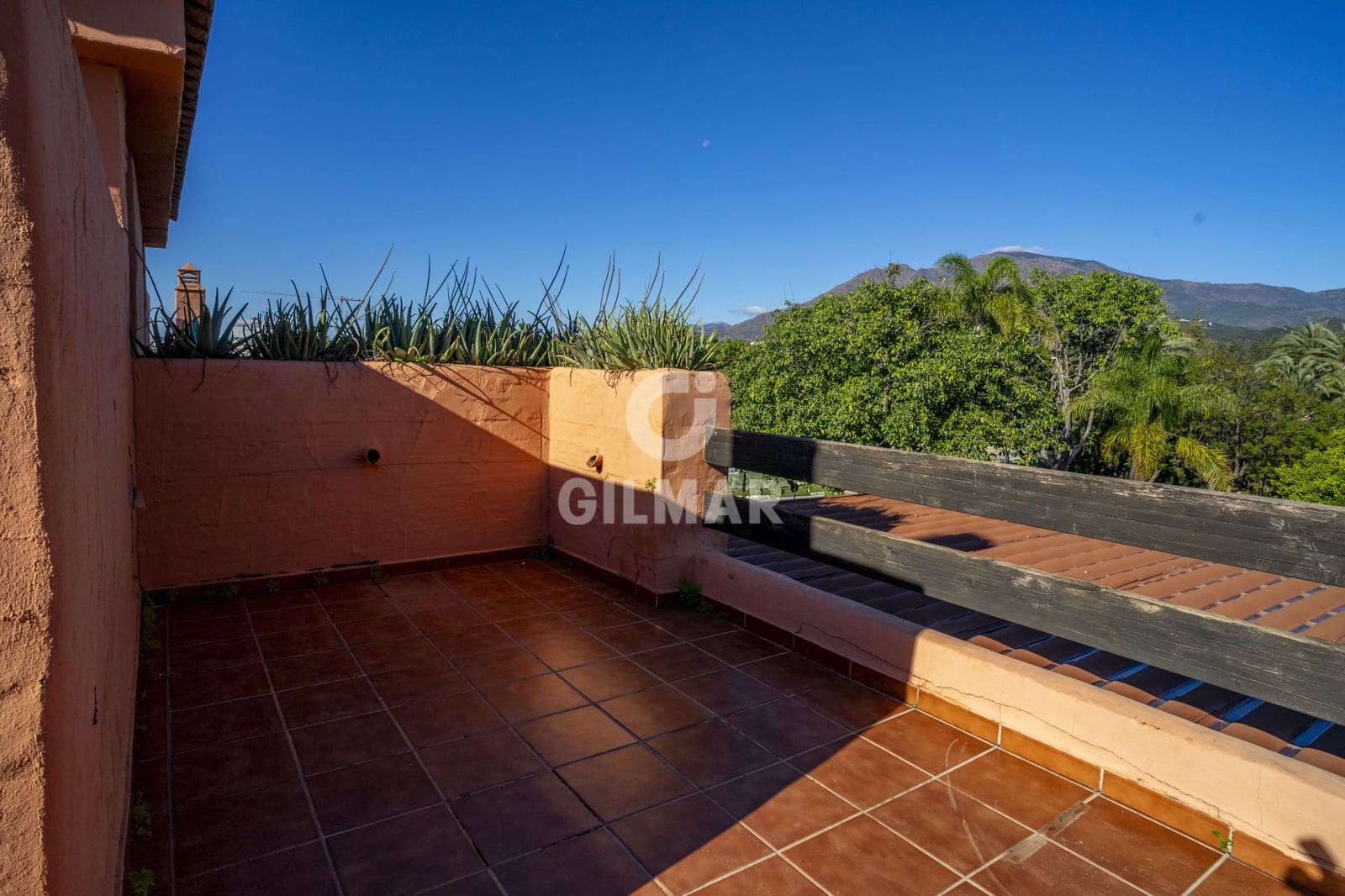 2 soverom Penthouse til salgs i Estepona med svømmebasseng garasje - € 525 000 (Ref: 9205982)