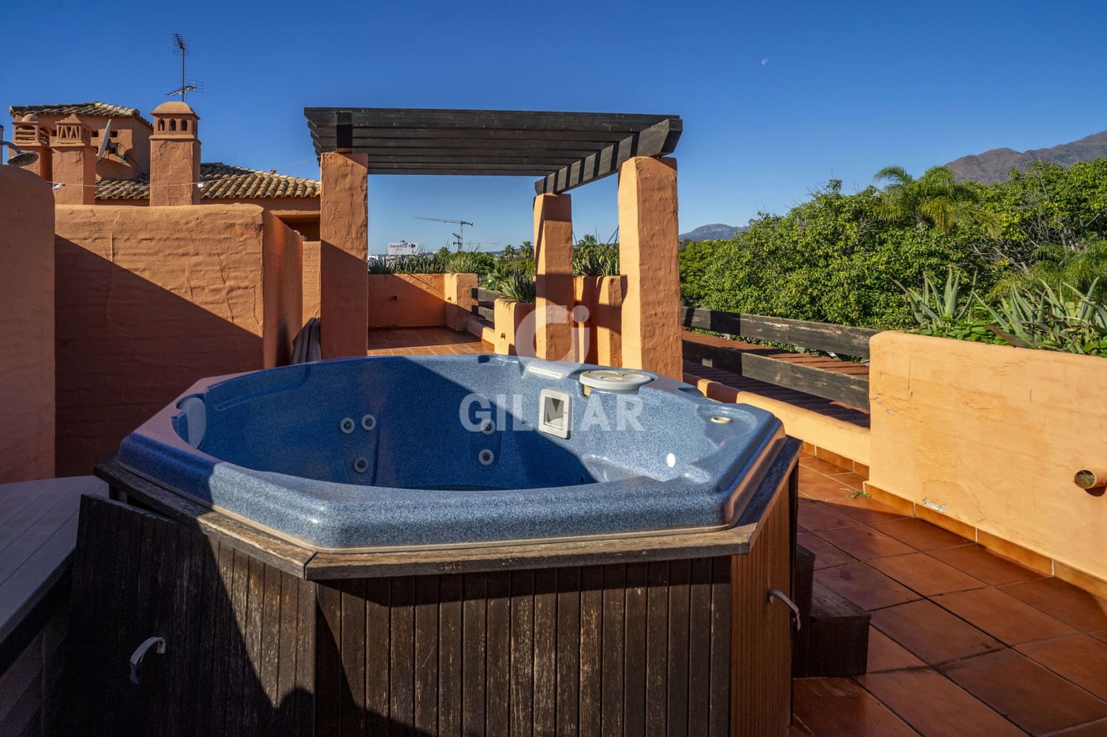 2 soverom Penthouse til salgs i Estepona med svømmebasseng garasje - € 525 000 (Ref: 9205982)