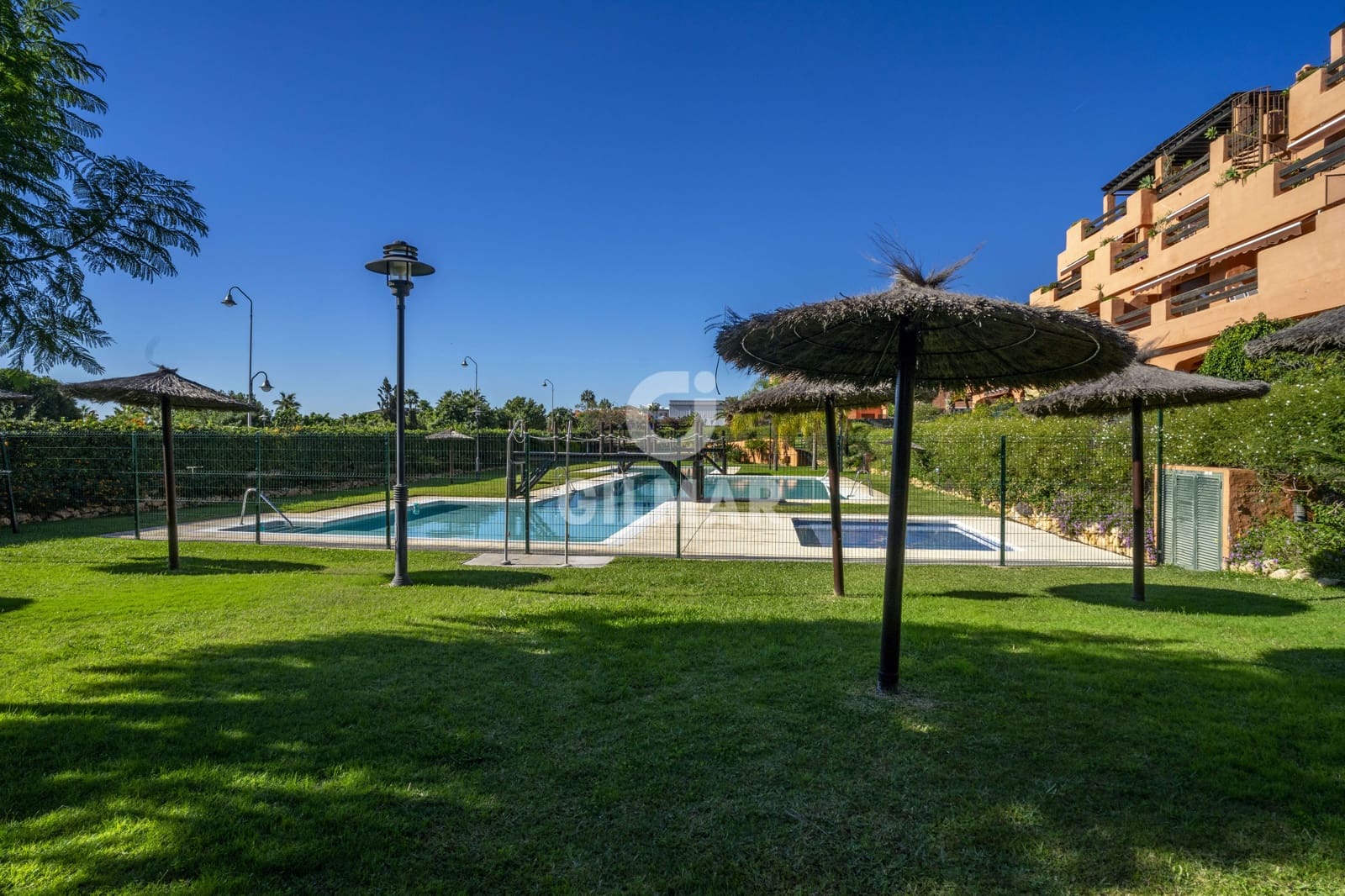 2 soverom Penthouse til salgs i Estepona med svømmebasseng garasje - € 525 000 (Ref: 9205982)