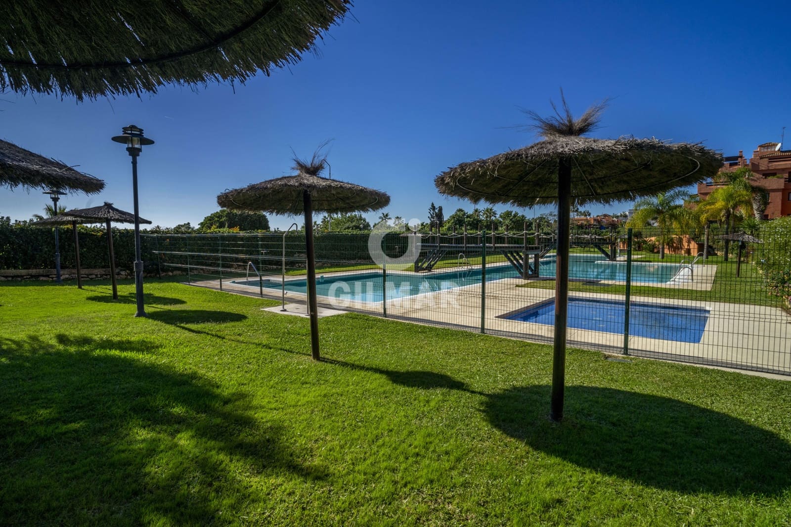 2 soverom Penthouse til salgs i Estepona med svømmebasseng garasje - € 525 000 (Ref: 9205982)