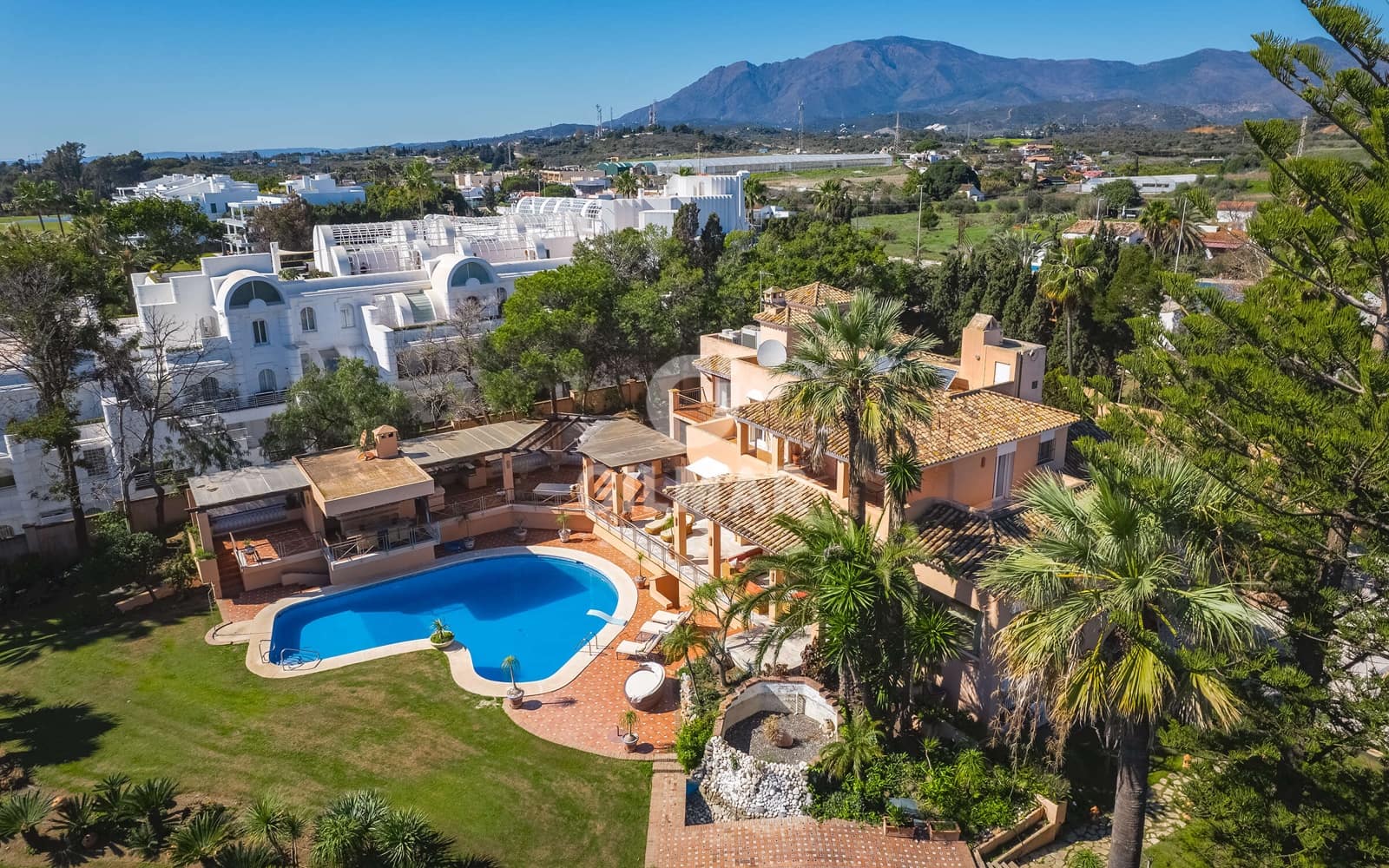 8 quarto Moradia para venda em Estepona com piscina garagem - 6 800 000 € (Ref: 9205983)