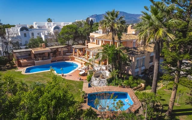 8 quarto Moradia para venda em Estepona com piscina garagem - 6 800 000 € (Ref: 9205983)