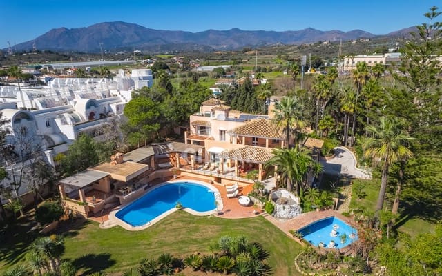 8 quarto Moradia para venda em Estepona com piscina garagem - 6 800 000 € (Ref: 9205983)