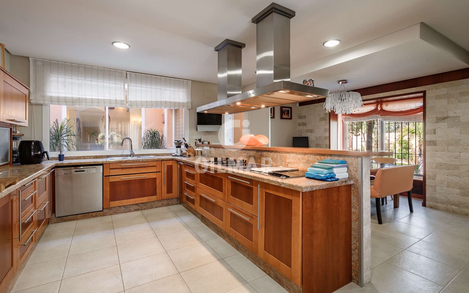 8 quarto Moradia para venda em Estepona com piscina garagem - 6 800 000 € (Ref: 9205983)